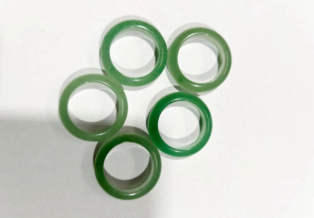 Green Aventurine Crystal Ring – Luck, Growth & Opportunity
A beautifully carved natural Green Aventurine ring, known worldwide as the Stone of Luck