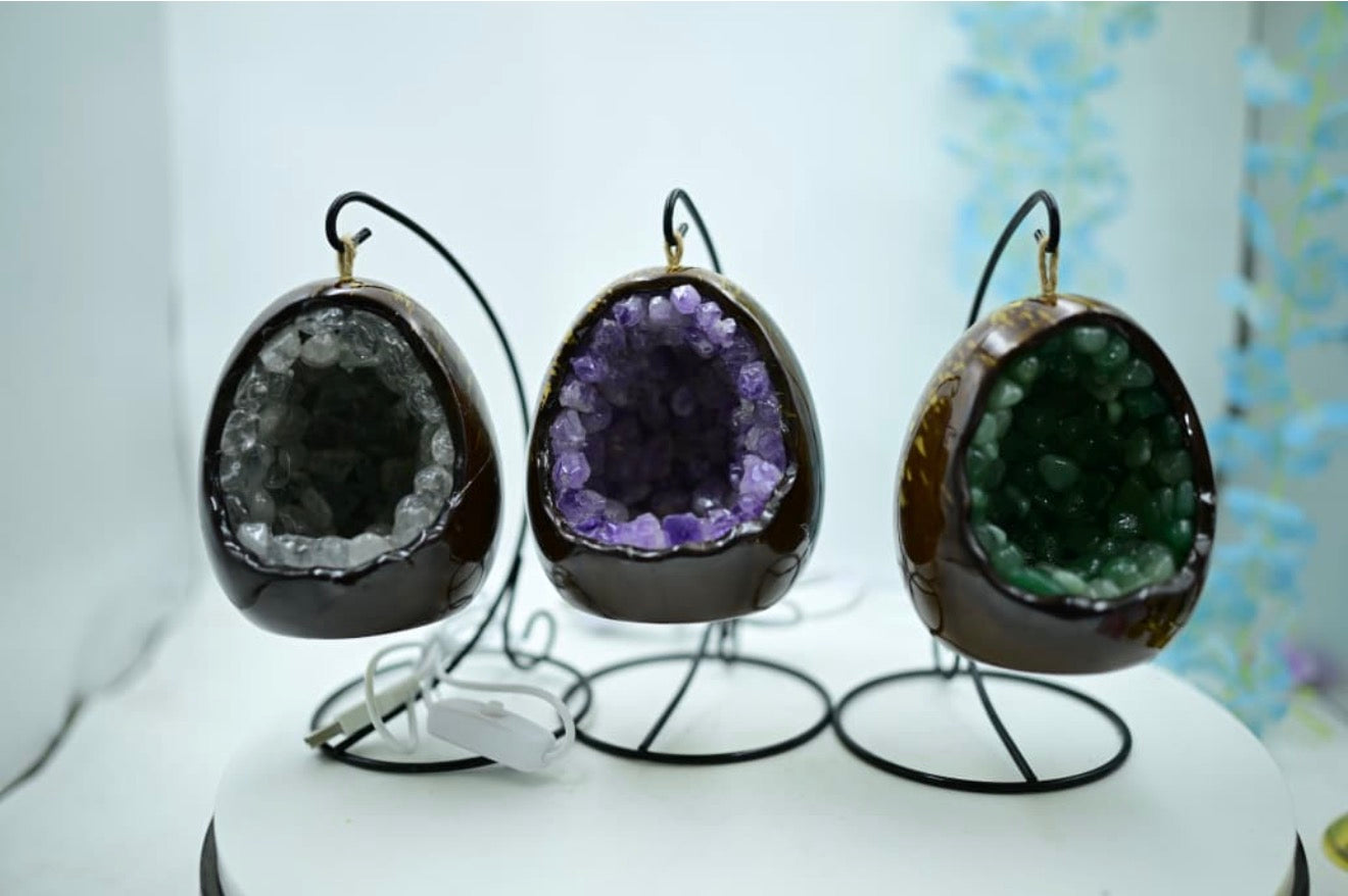 ✨ Crystal Egg Geode Lamp – Amethyst / Clear Quartz / Green Aventurine

Premium Hanging Lamp • Natural Crystal Chips • Soothing Warm Light